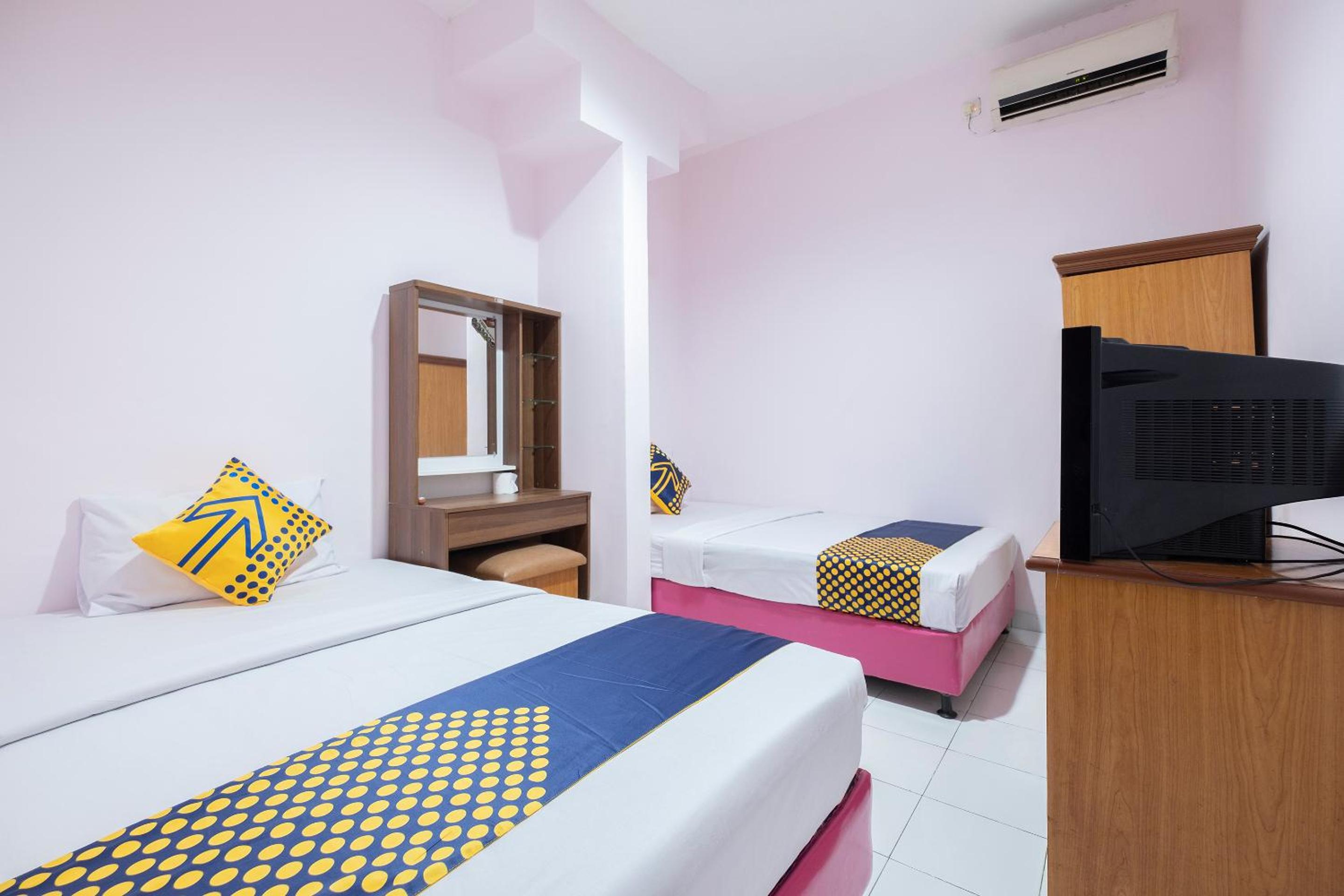ROOM, TWIN BEDS, SMALL