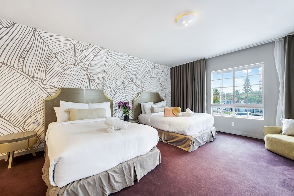 The L Hotel 22/50