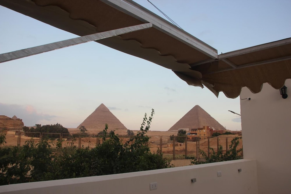 Farida Pyramids View 2/30
