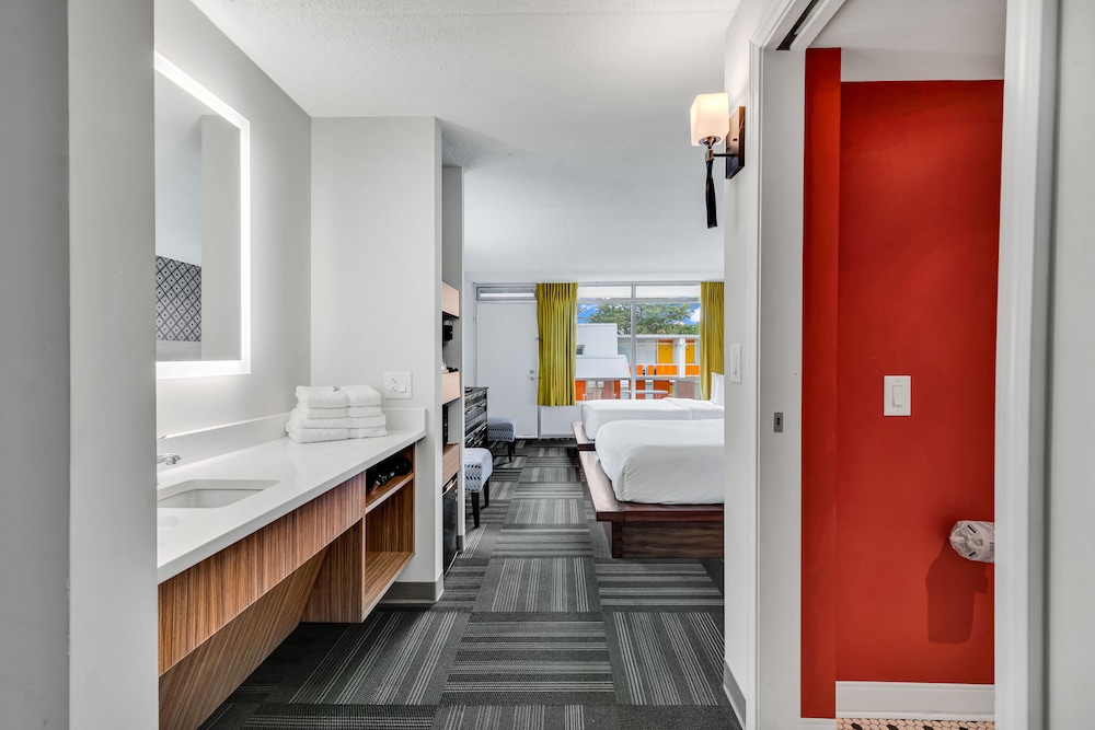 Standard, 2 Queen Beds, Holiday Shores 5/5