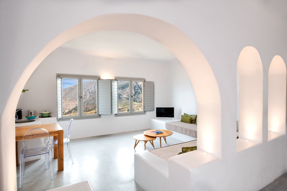 Skyfall Suites 53/79
