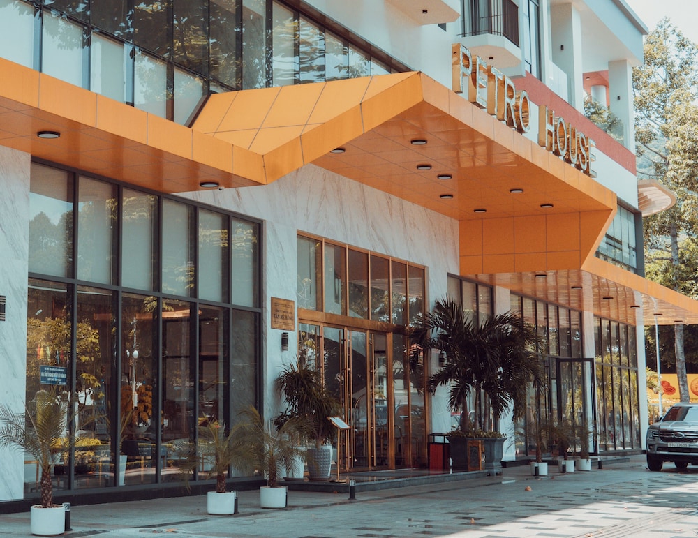 Petro House Hotel 5/84