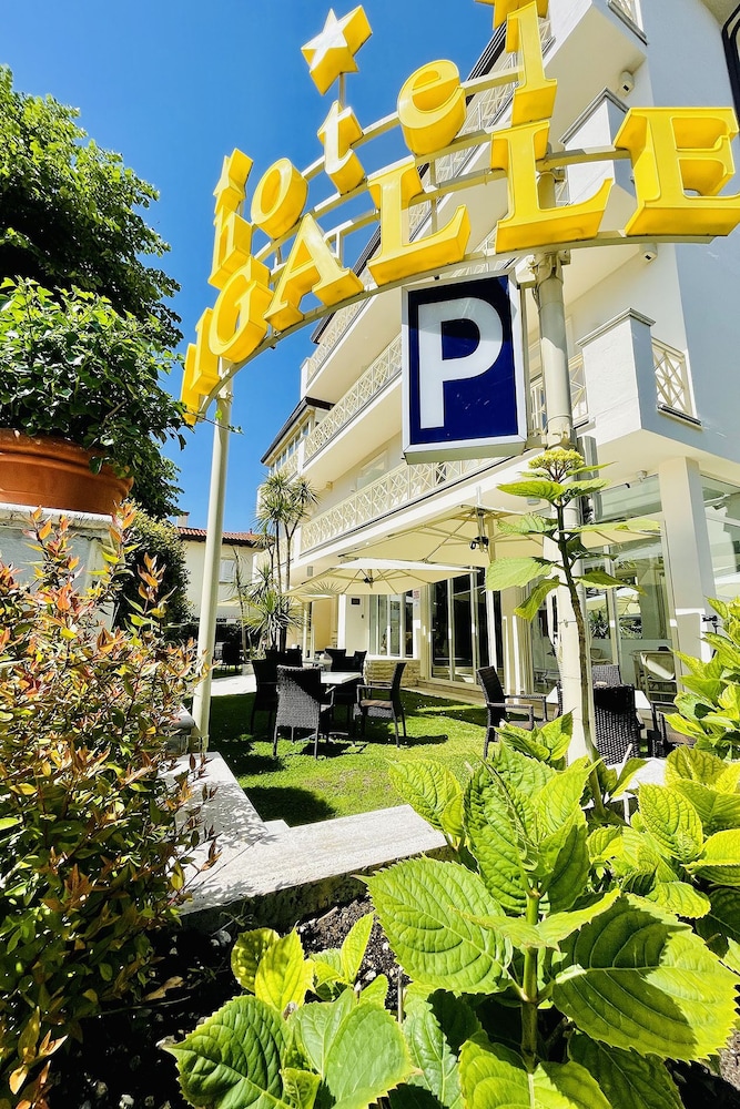 Pigalle Hotel 56/64