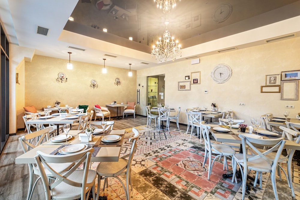 Sephia Hotel 33/44