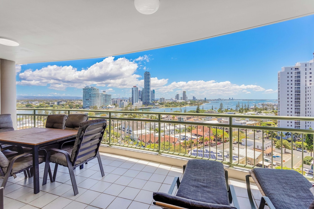 The Meriton On Main Beach 36/50
