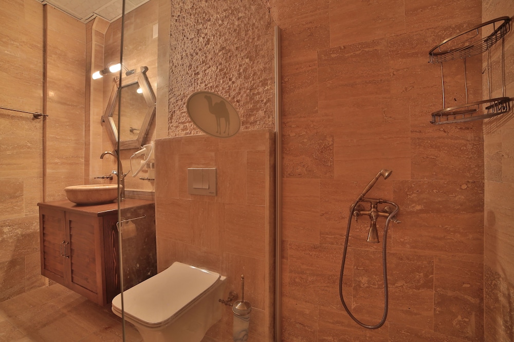 Caravanserai Inn Hotel 49/50