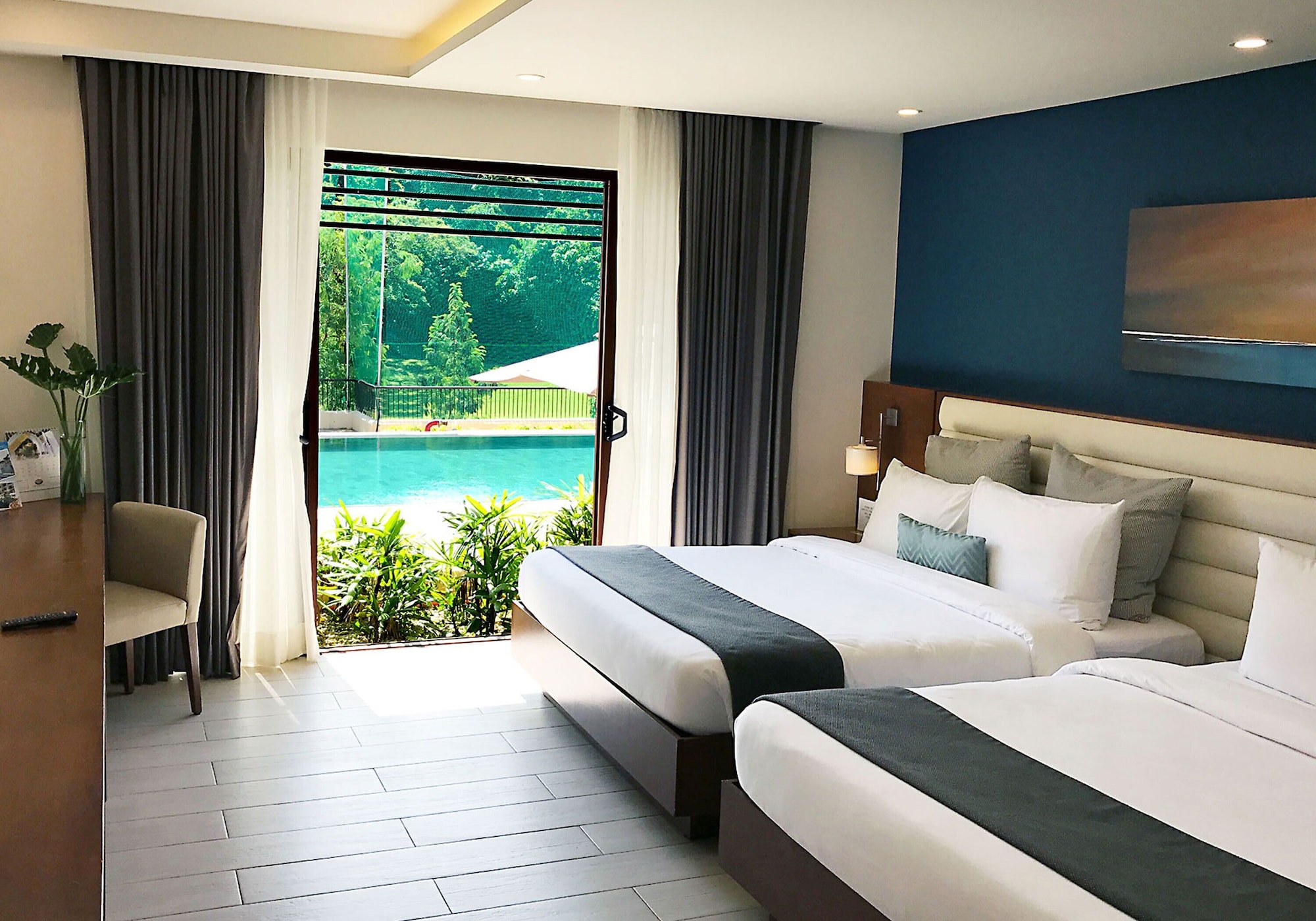 Premier Laguna Pool View