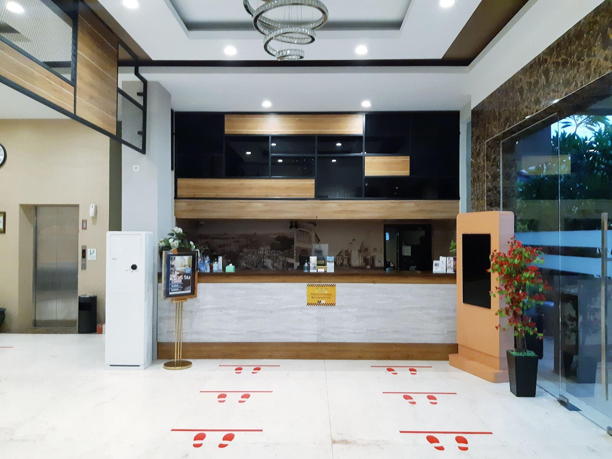 Triizz Hotel Semarang by Royal Singosari (Formerly Faustine Semarang) 2/18