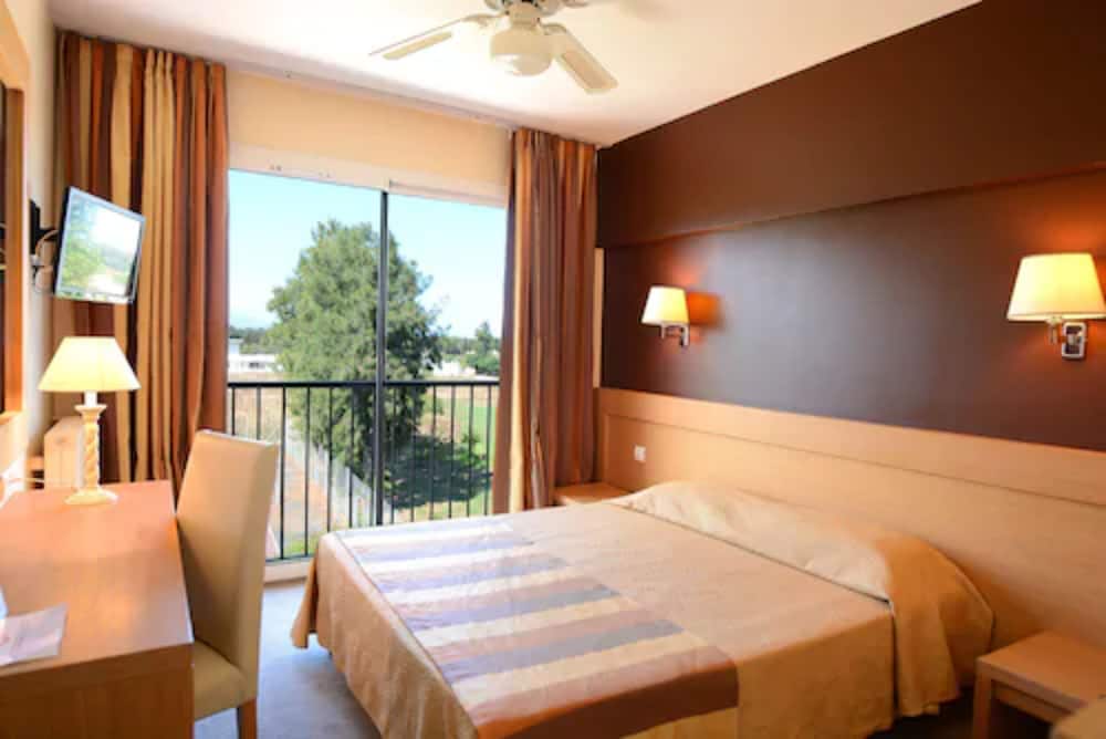 Hotel Restaurant Spa La Madrague 36/68