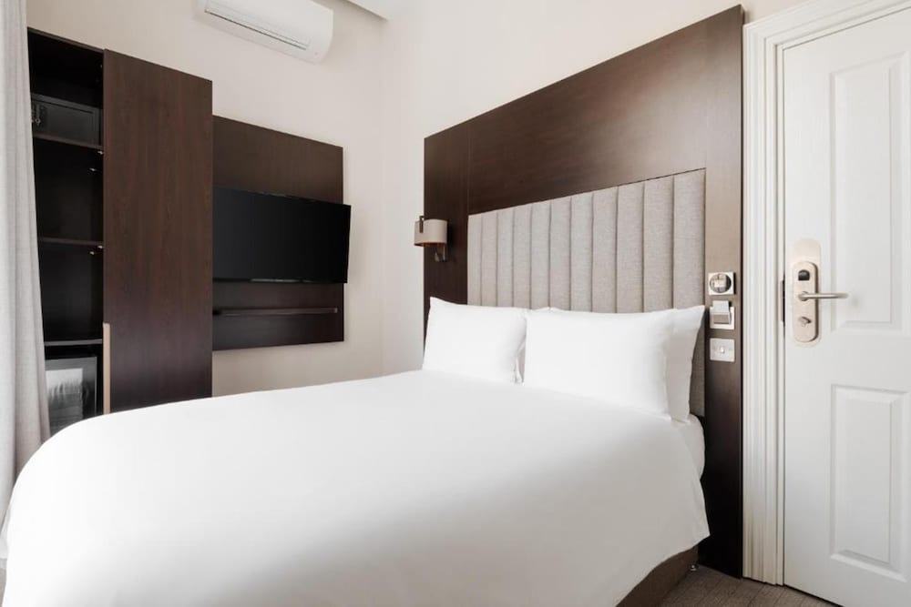 STANDARD, KING BED