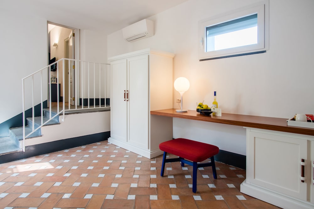 Relais Regina Giovanna 12/77