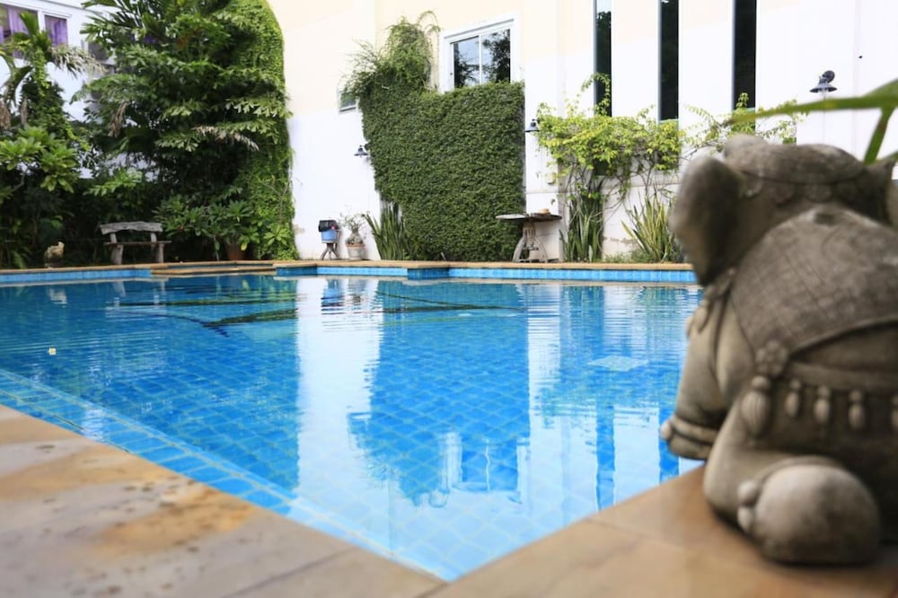 NARIS ART HOTEL 40/55