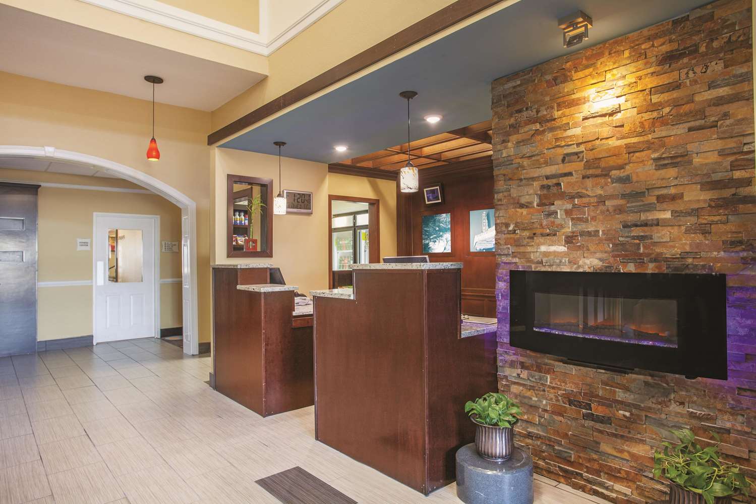 La Quinta Inn & Suites by Wyndham Elizabethtown 2/17