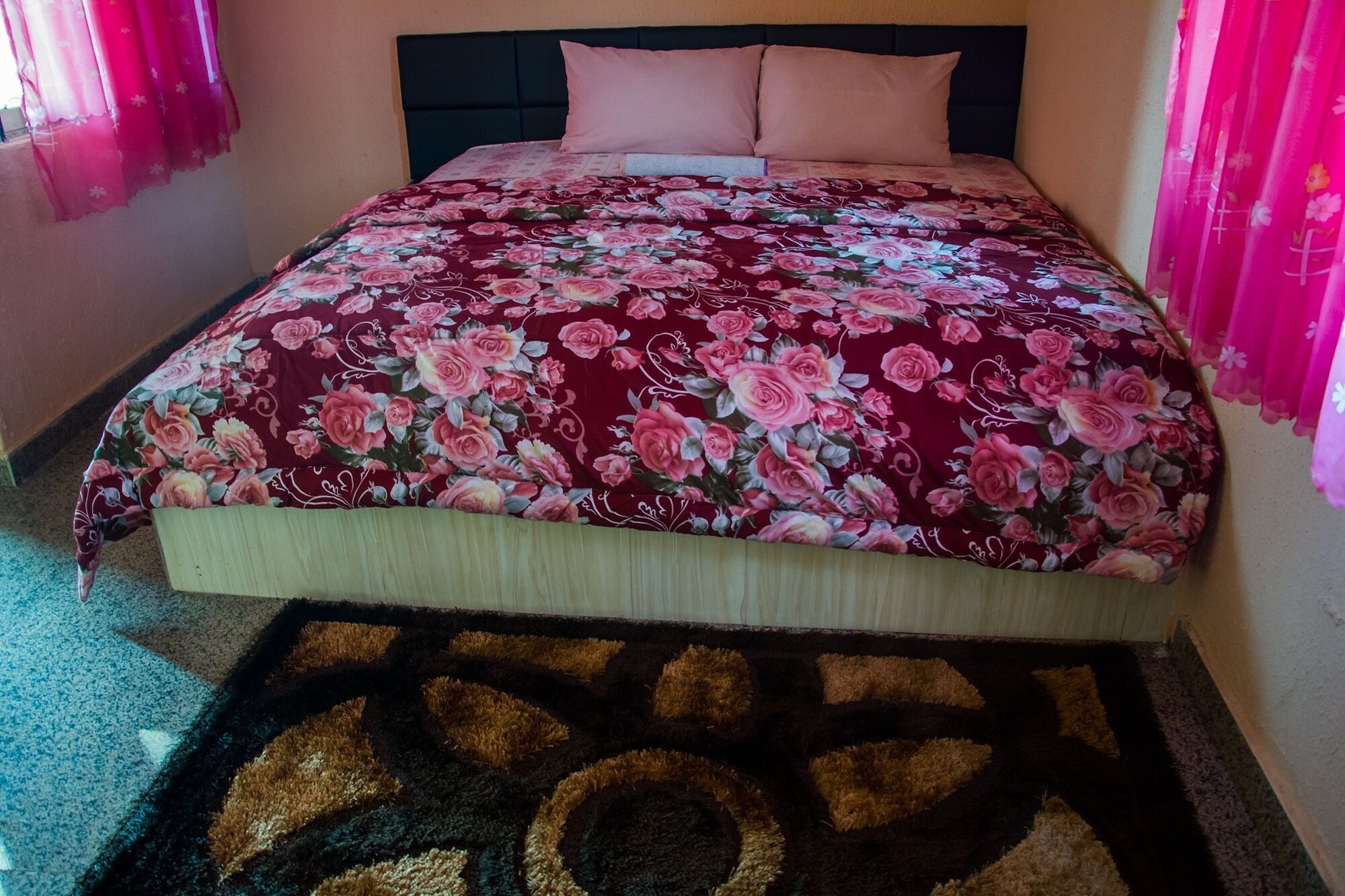 EXECUTIVE, KING BED