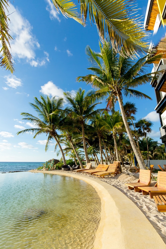 Angelina 28 Beachfront by Nah Hotels 41/53