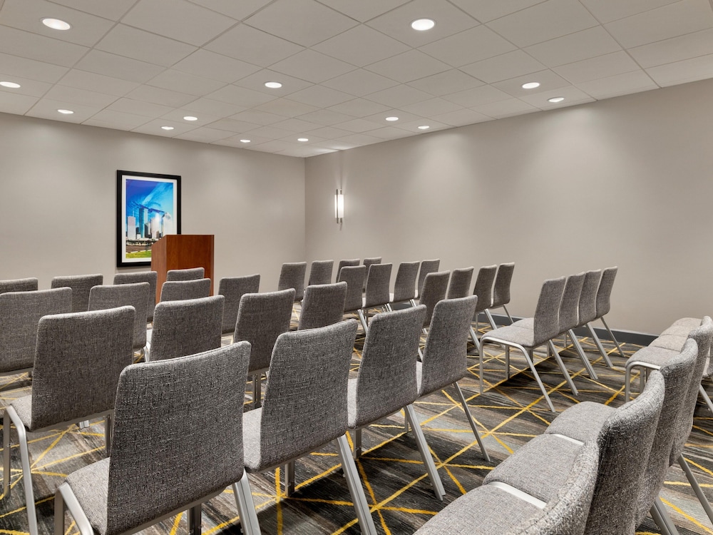 Holiday Inn Toledo-Maumee(I-80/90) 48/58