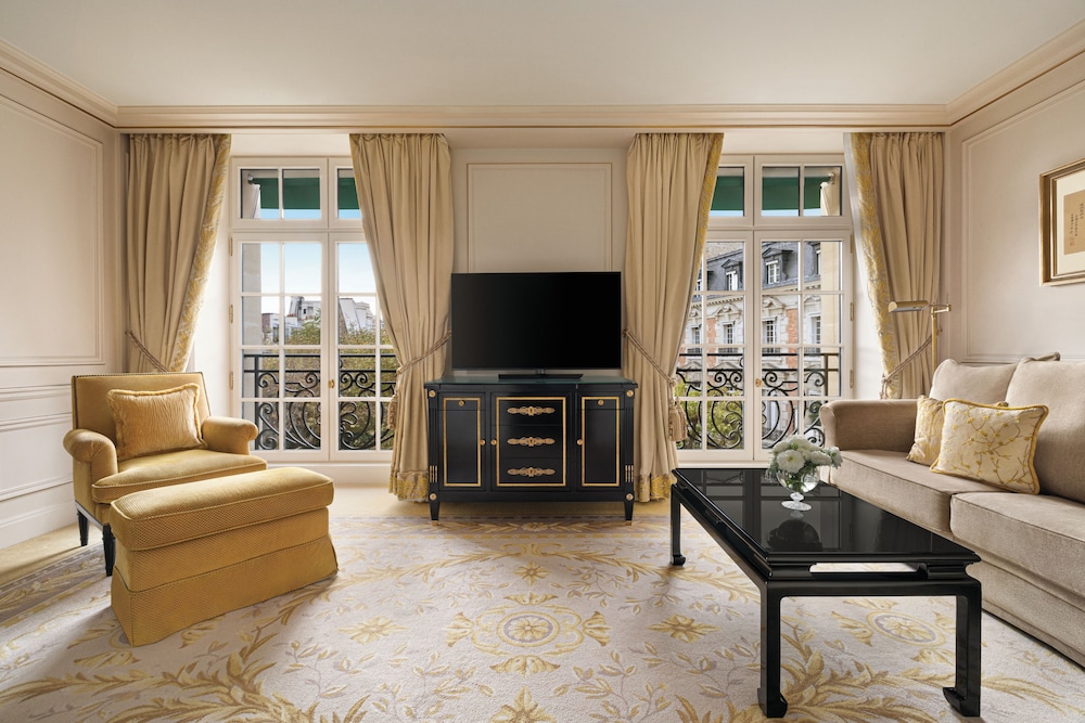 Shangri-La Paris 58/81