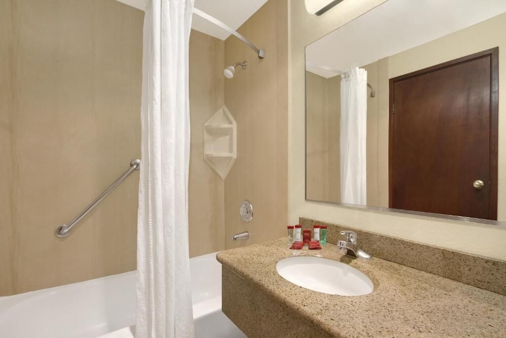غرفة بسريرين كوين لذوي الإعاقة، Ramada by Wyndham Tukwila Southcenter 9/10