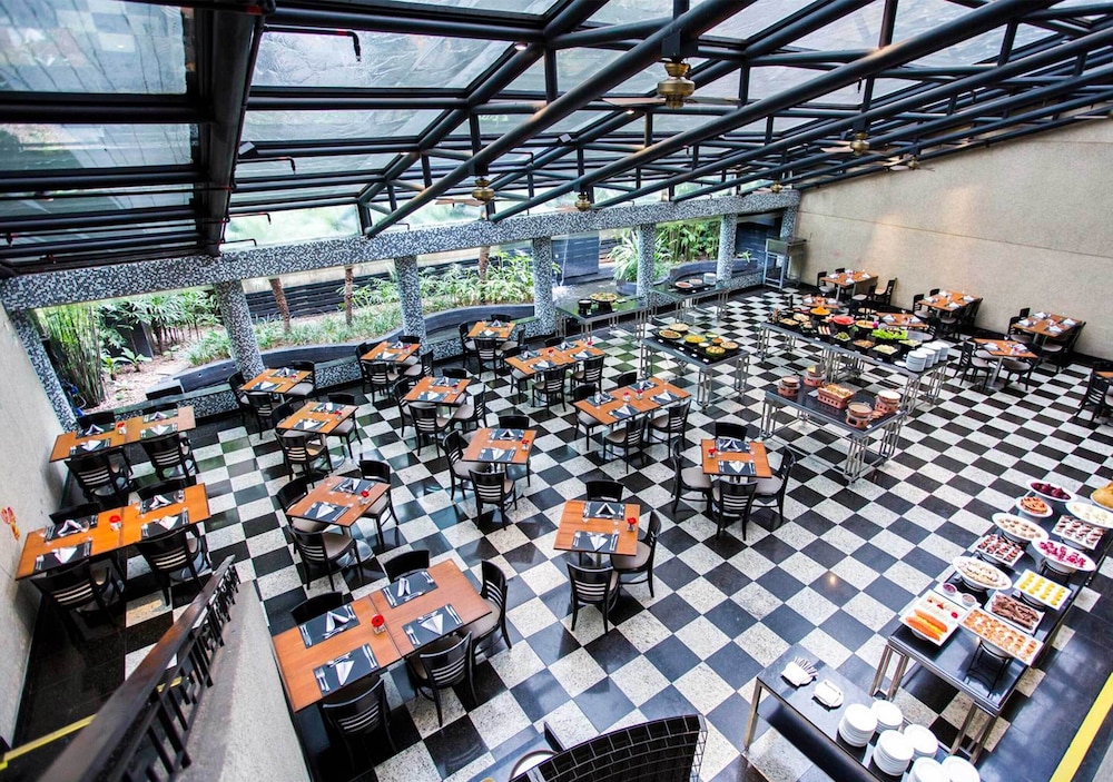 Estanplaza Funchal Faria Lima 35/57