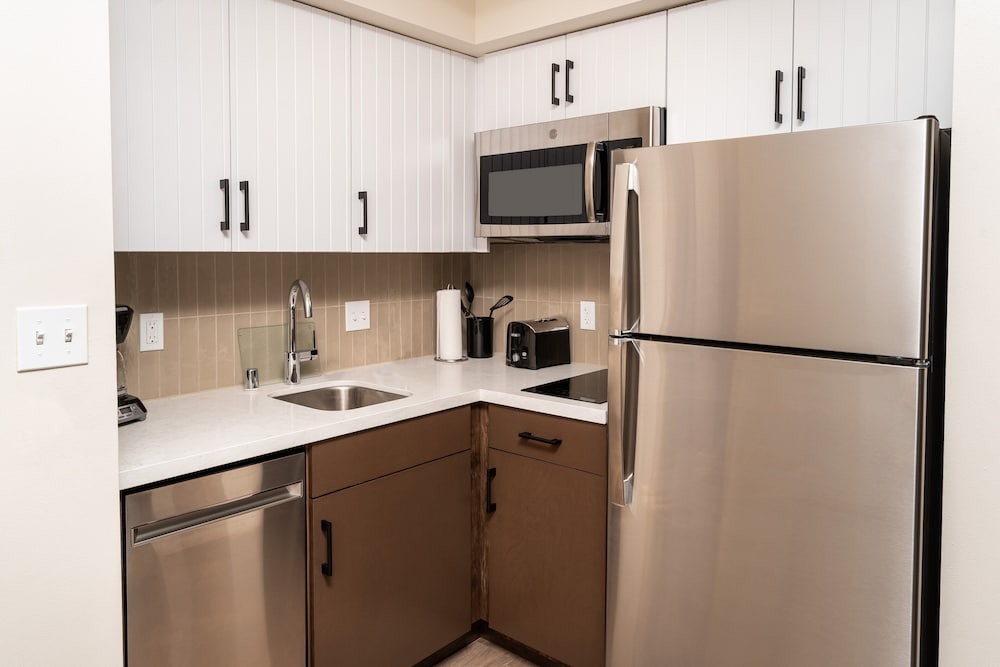 Staybridge Suites Temecula Wine Country 43/48