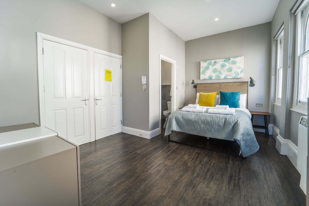1 Elliot Terrace 19/50