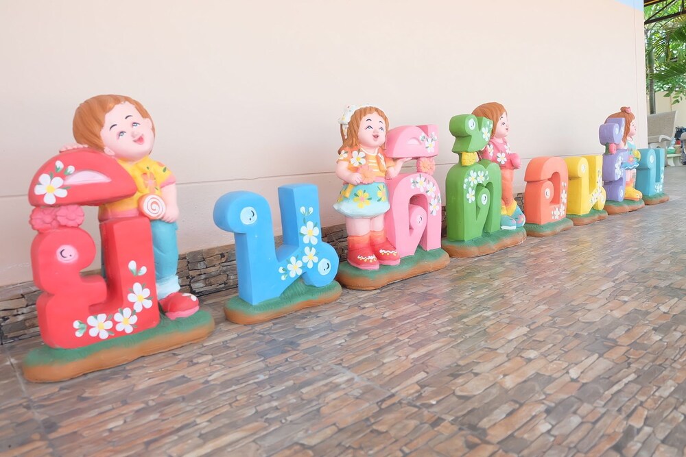 The Phant Hotel 30/42