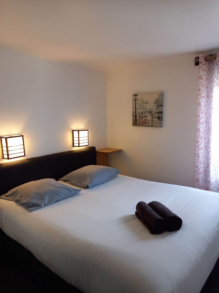 غرفة قياسية بسرير مزدوج، Kyriad Direct Saintes 10/10