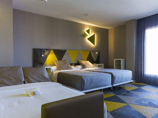 Room, Twin Beds, Sofa