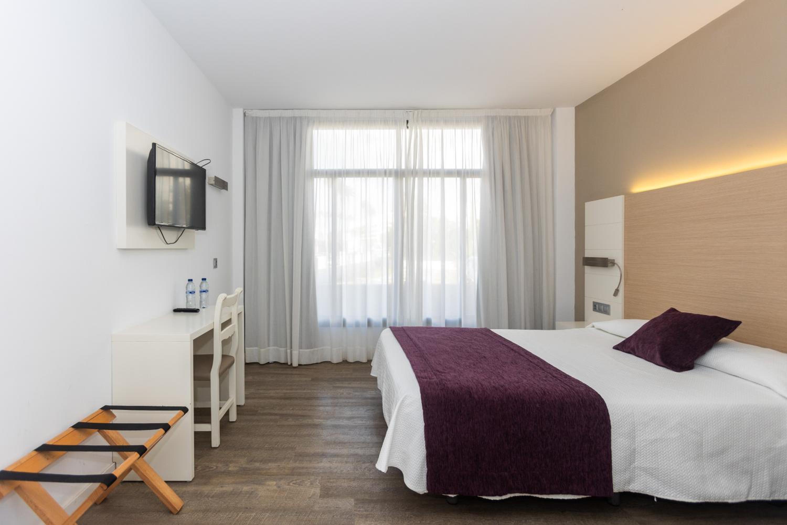 Room, Double Bed, No Balcony, Annex، Hotel Mariant 3/9