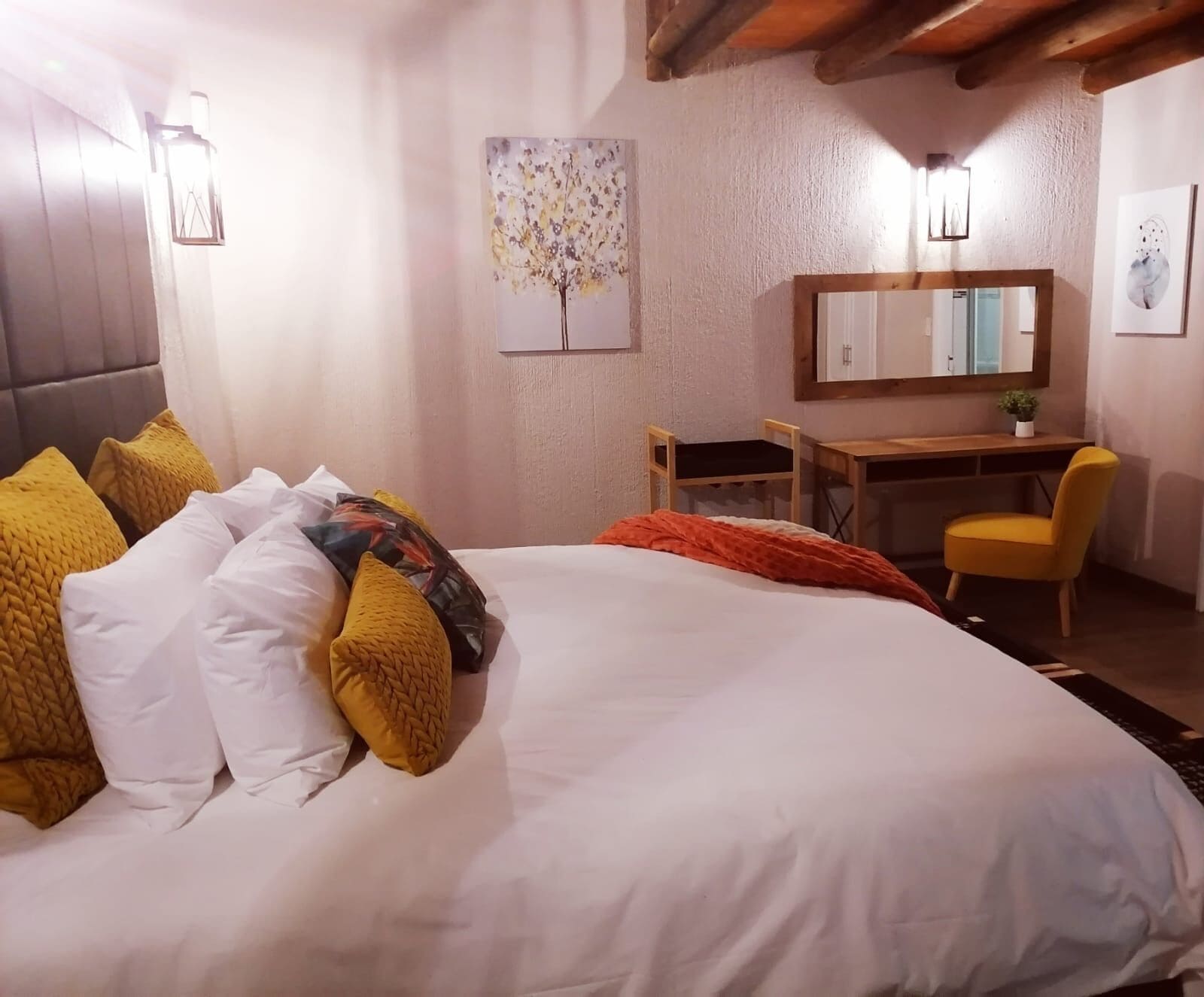 LUXURY, KING BED