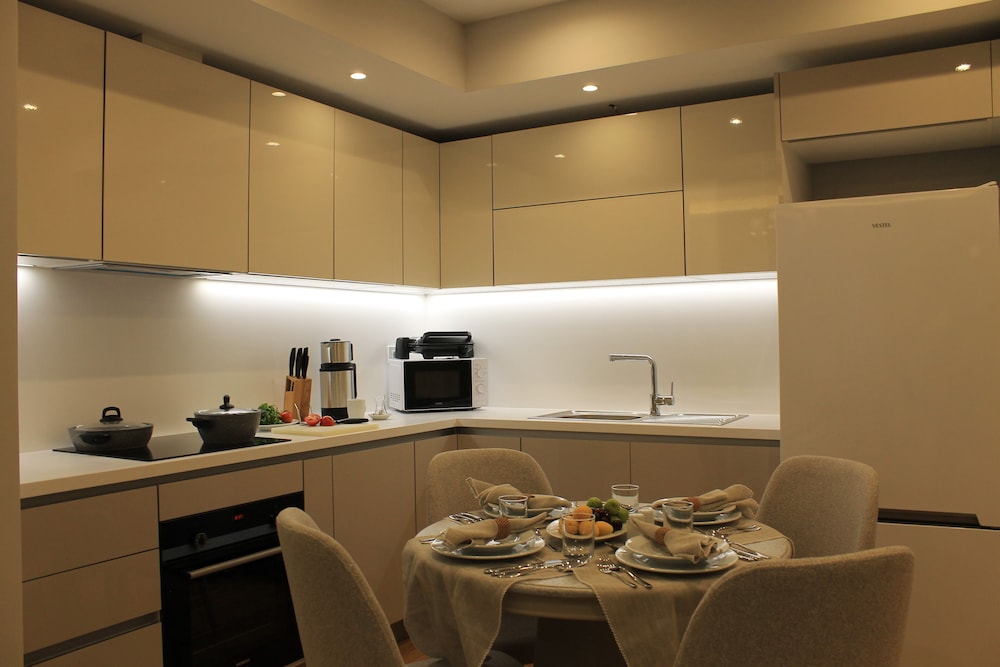 GARLON RESIDENCE 43/56