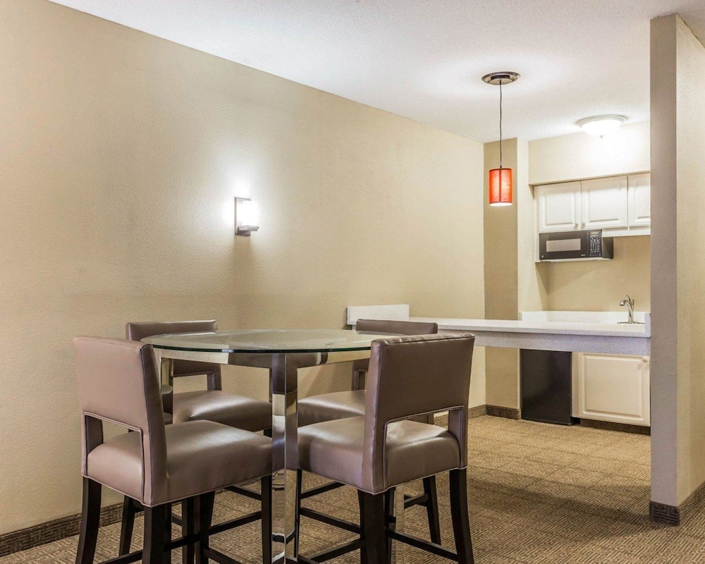 Comfort Suites At Isle Of Palms Connector 42/48