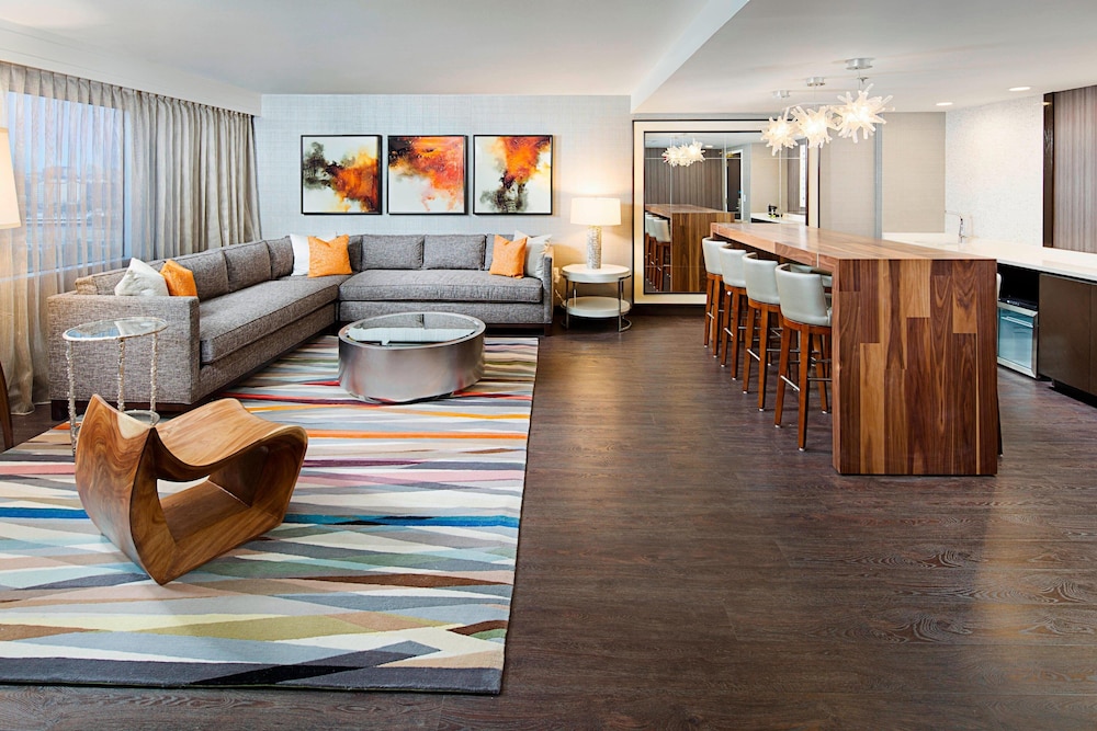 Marriott Suites Dallas Market Center 35/62