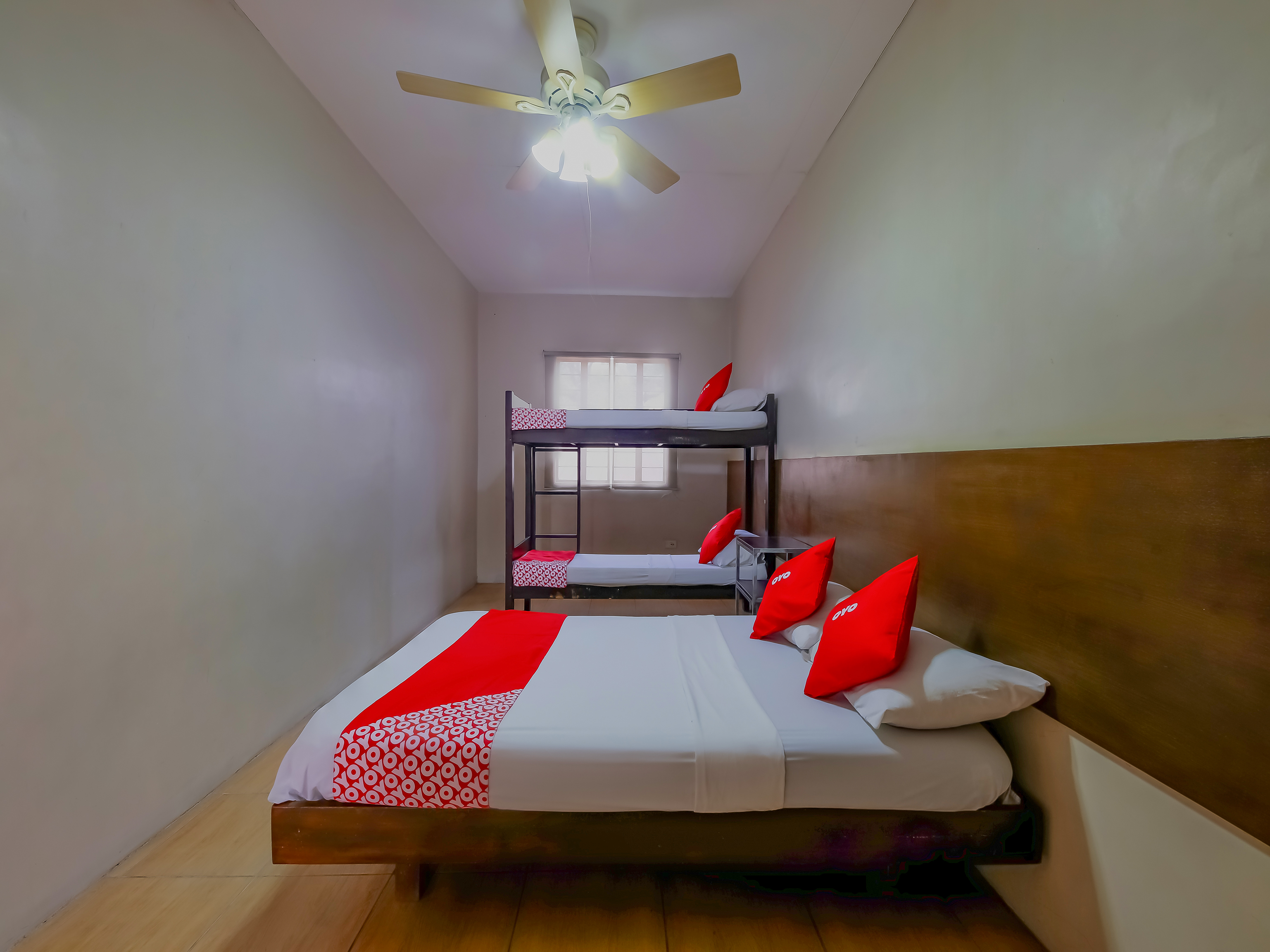 Metro Deluxe Residences 40/50