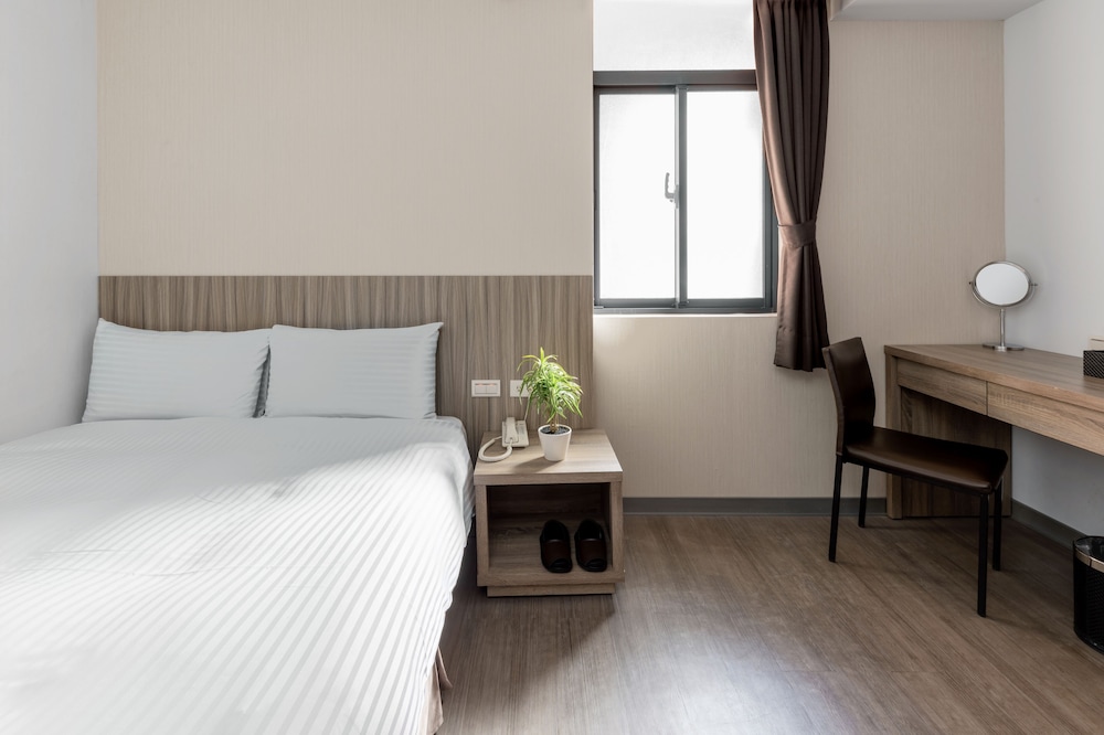 Hotel Brown 10/49