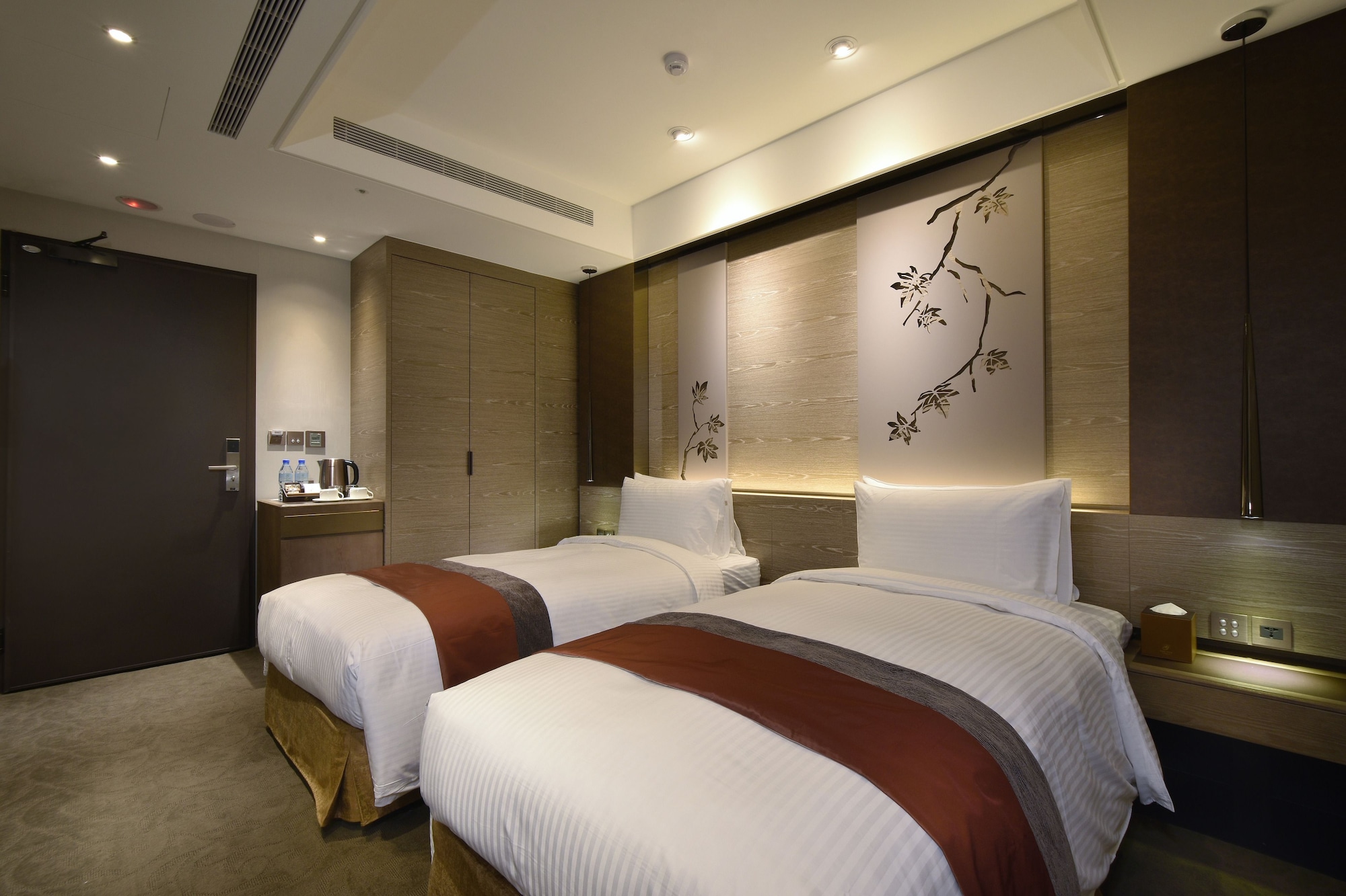 Classic, Twin Beds, No Window