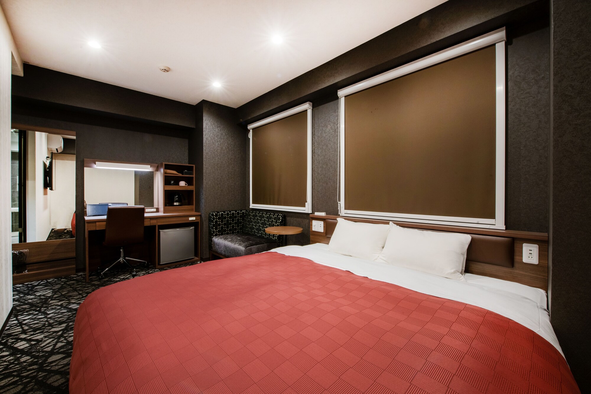DELUXE, KING BED