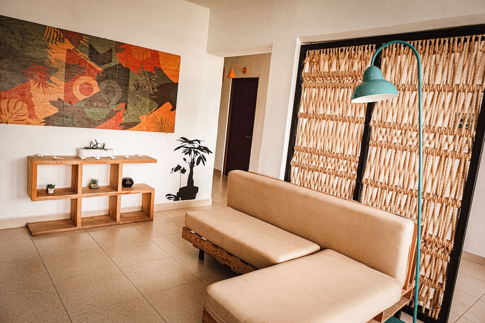 Nomads Hotel Hostel And Bar 34/55