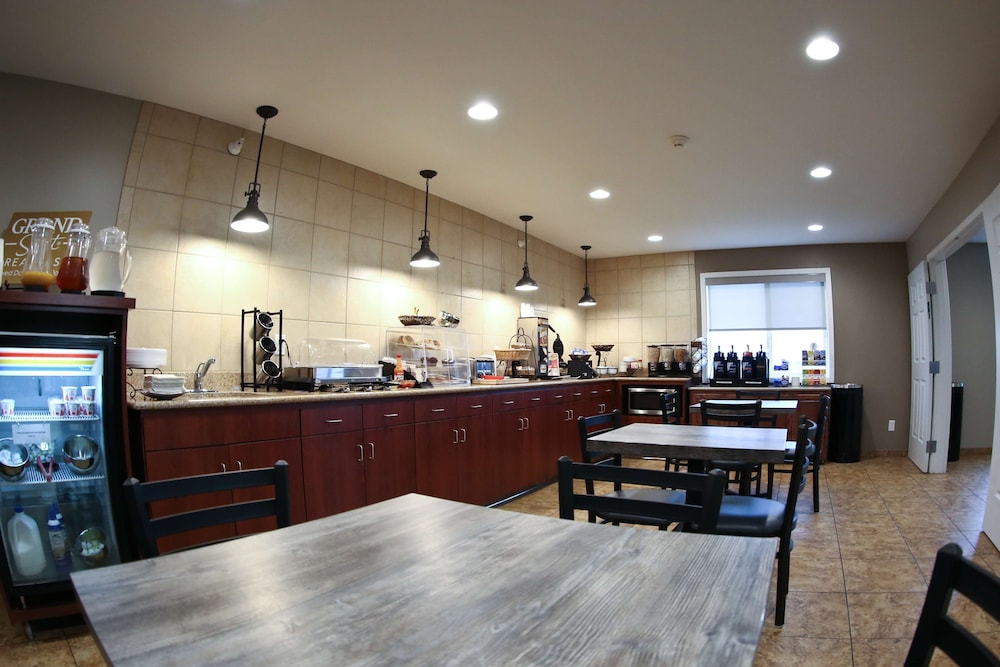 Grandstay Hotel And Suites Perham 44/54