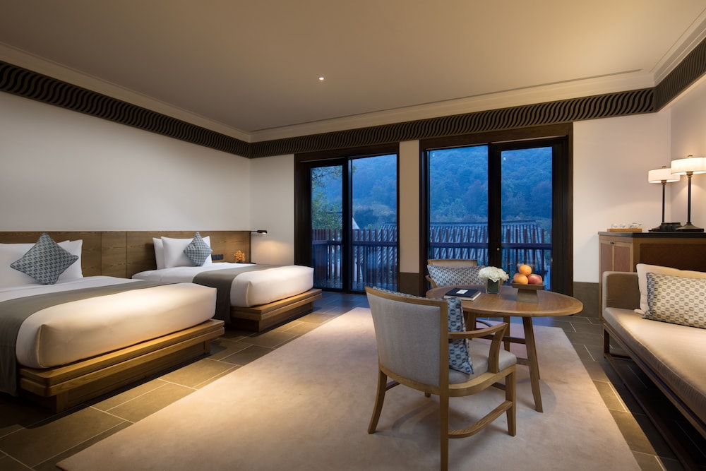 Comfort, Queen Bed
