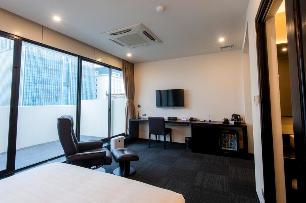 Sakura Hotel 30/40