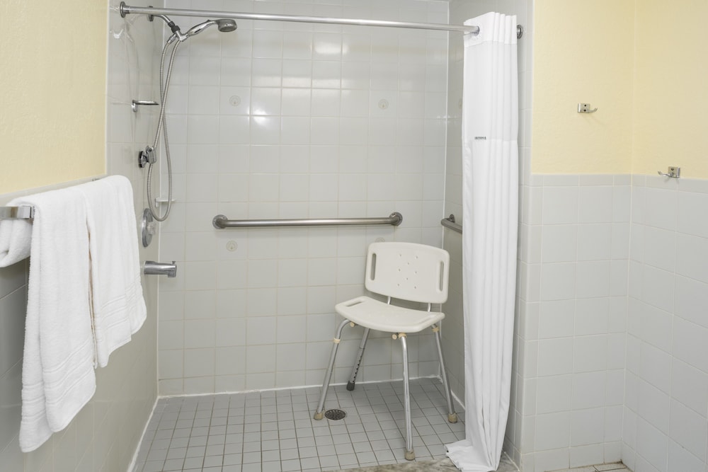 Days Inn & Suites By Wyndham Port Richey 20/45