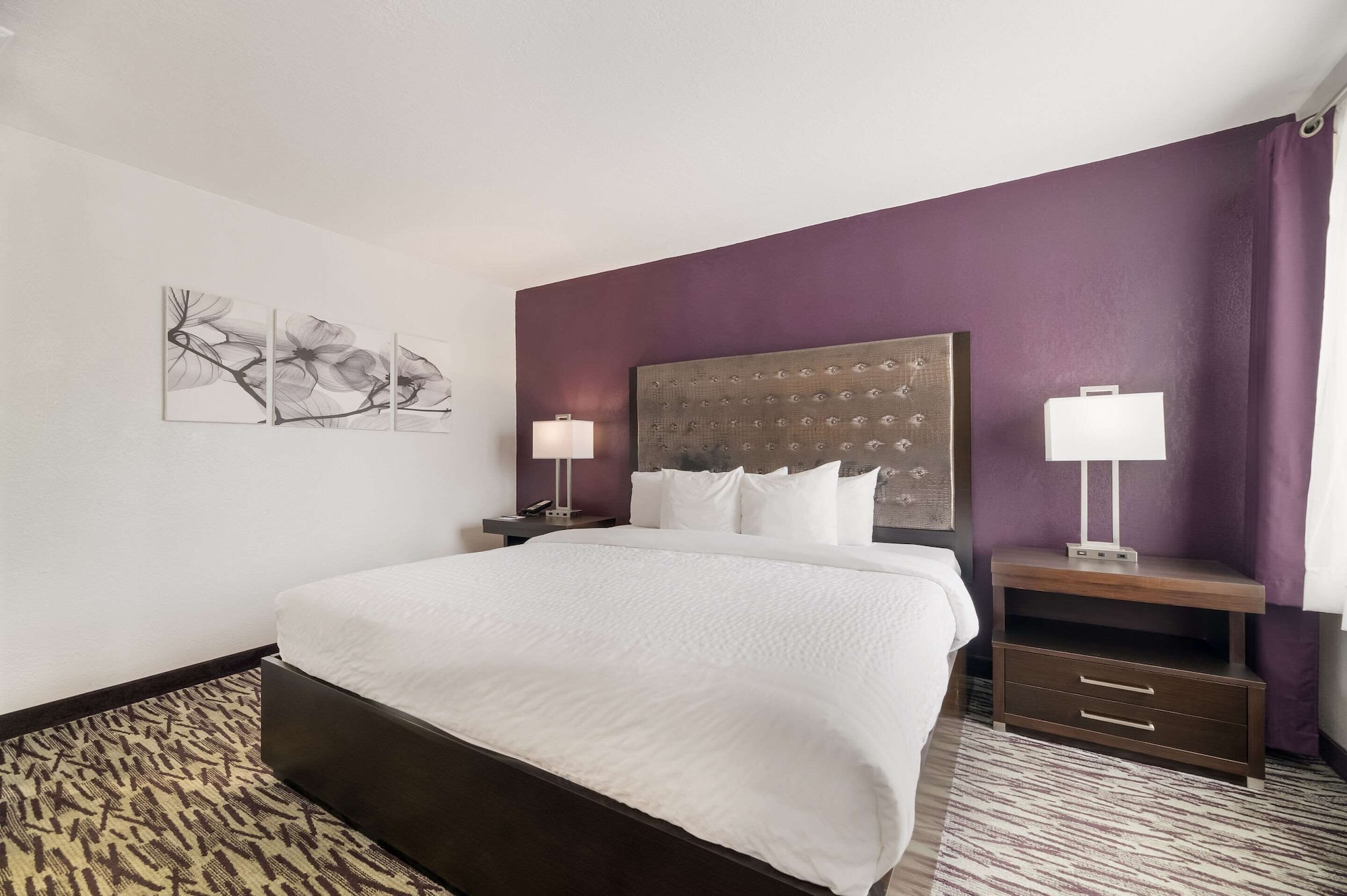 غرفة قياسية بسرير كينج، Clarion Inn & Suites Across From Universal Orlando Resort 5/10