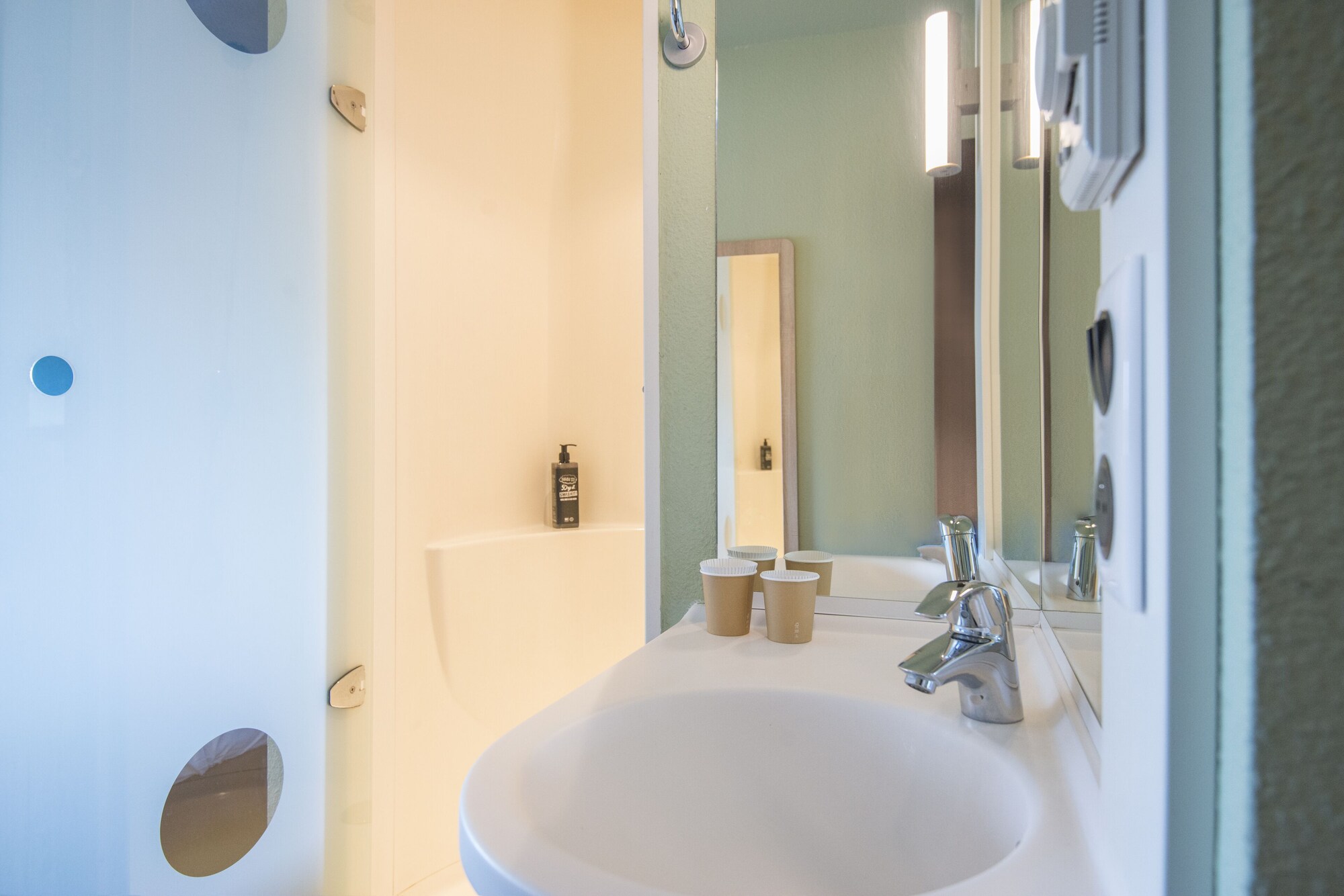 غرفة ثلاثية بسرير مزدوج وسرير بطابقين، ibis budget Pertuis Portes du Luberon 5/7