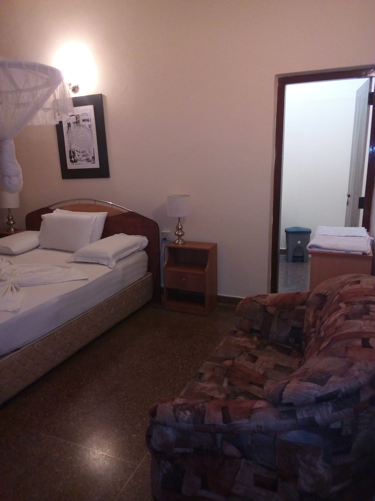 Milano Tourist Rest 18/40