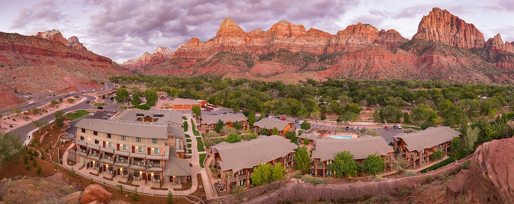 Cable Mountain Lodge 8/50