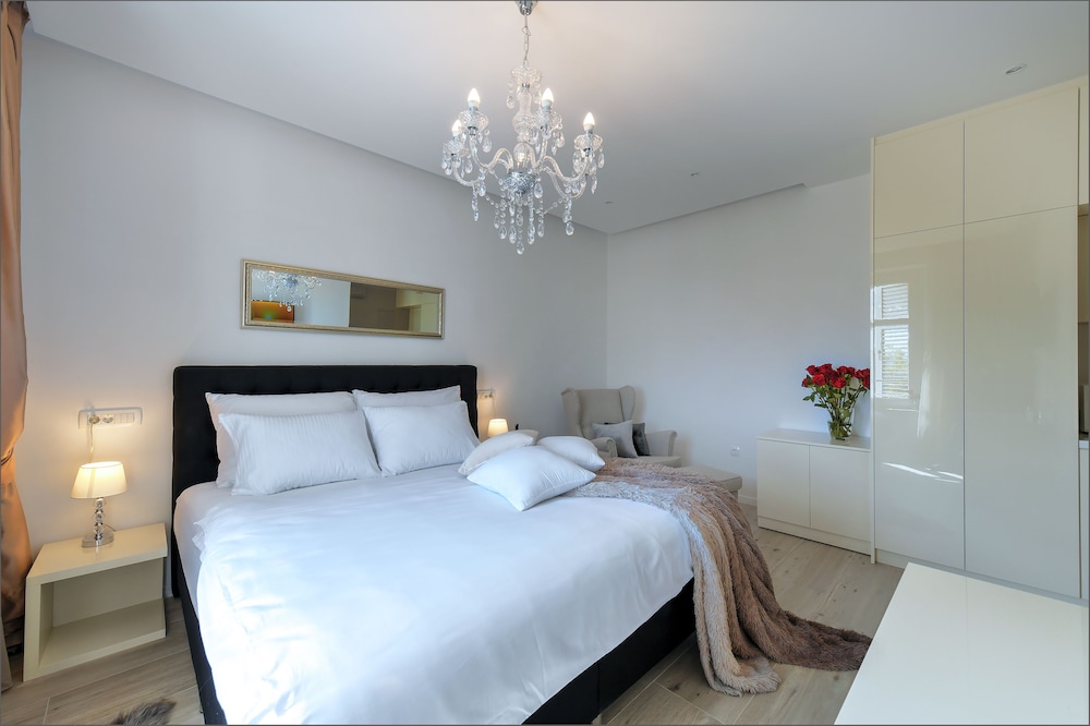 Via Porto Rooms 14/49