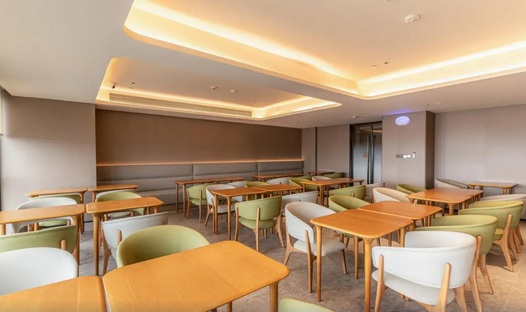 Xianze Hotel (Guangzhou North Railway Station Huadu Auto City Metro Station Branch) 36/40
