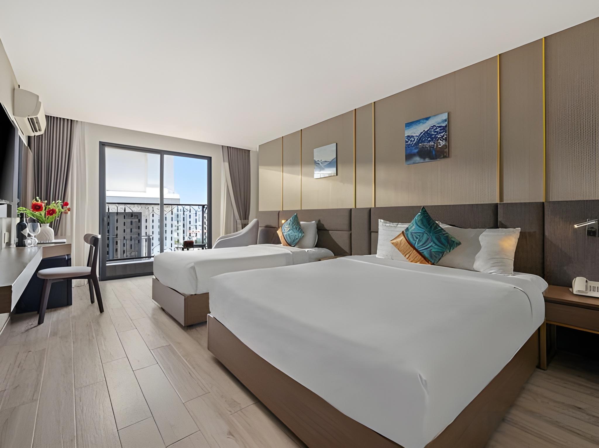 Senior, Triple, 1 Double and 1 Single Bed, City View, Balcony