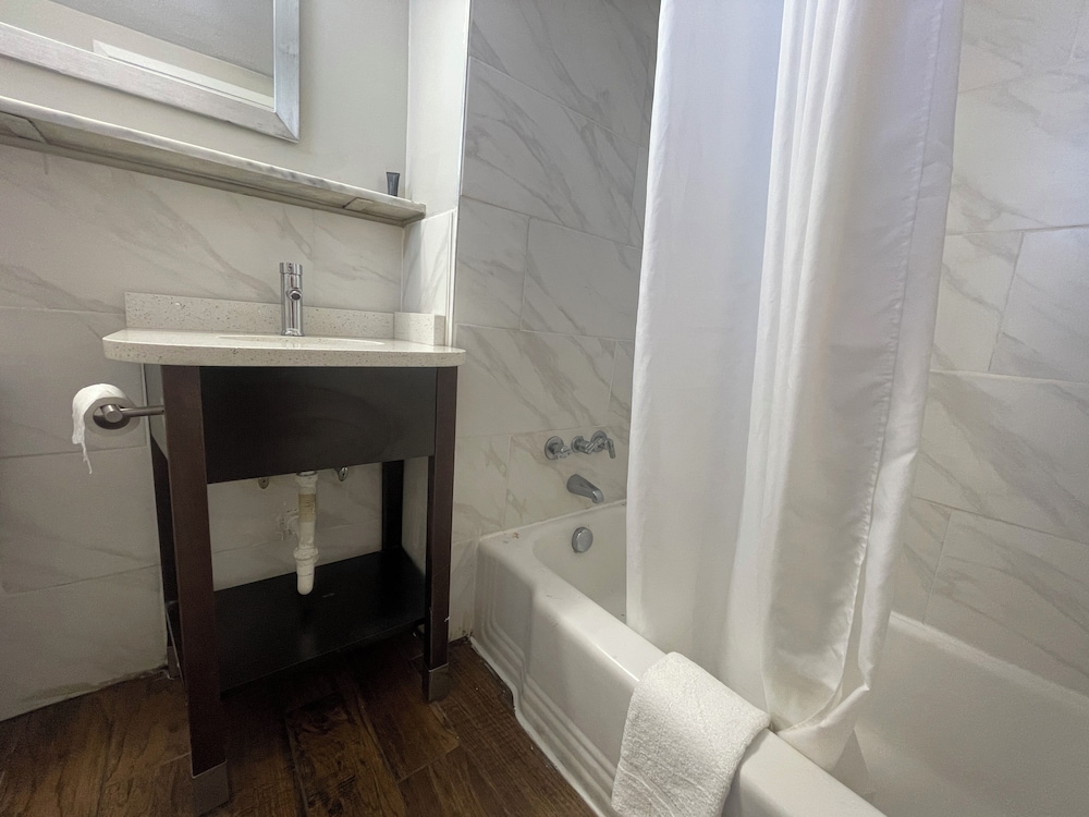 Motel6 Norfolk, VA – East Little Creek 50/50
